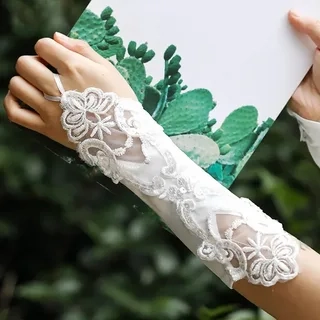 Свадебный декор и лепестки роз